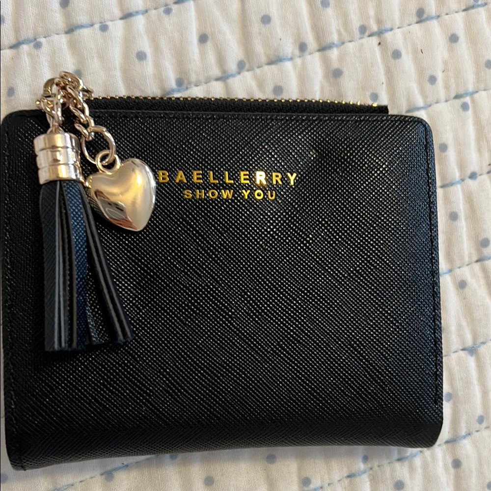 NWOT SMALL Baellerry Show You ID/CC HOLDER